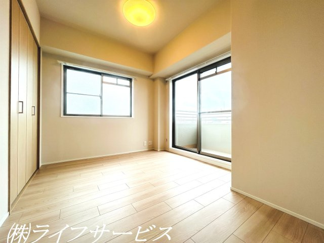 洋室5.0帖／クローゼット有！窓2面有！バルコニーに面しています！