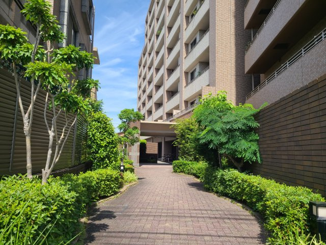 〇エントランスはマンションの顔。清潔感、存在感のあるエントランスは居住者の心を豊かにする。