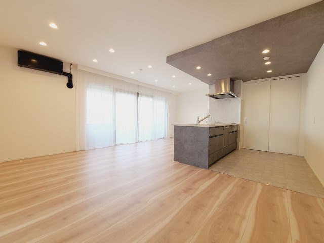 【リノベーション仕様】洗練されたお洒落なデザイン空間、ＬＤＫ20帖以上♪