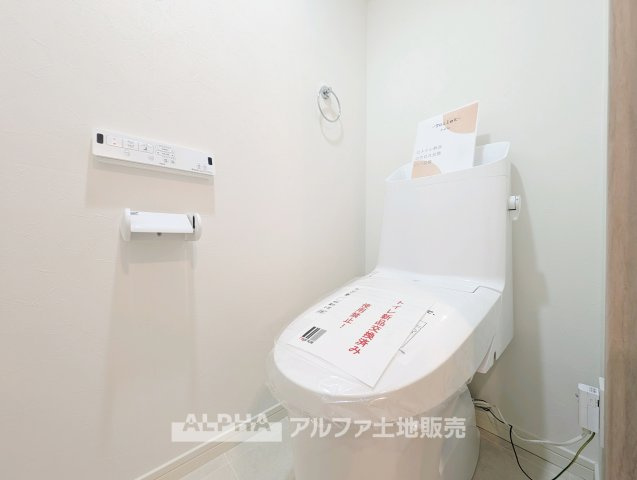 【Toilet】　◆トイレ◆新品交換されたトイレには温水洗浄便座を採用。毎日使用する設備を新しく整え、清潔感のある空間で新生活を始められます。　