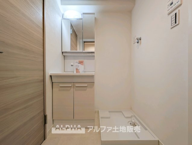 【Wash　Basin】　◆独立洗面台◆新品交換された洗面台を採用。洗顔や身支度など毎日使う場所だからこそ、清潔な設備で新生活をスタートできます。　