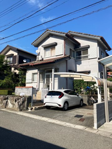 駐車2台可（車種による）　カーポート1台分有り