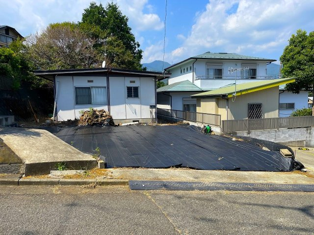 緑と調和した静かな住宅地の中に立地しています。