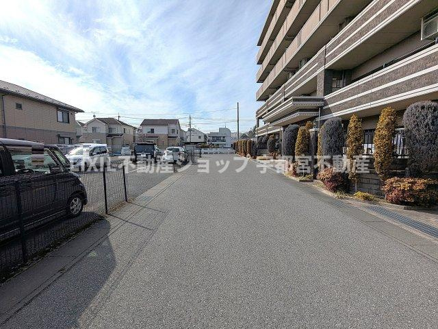 平成通りから1本入った閑静な住宅地です