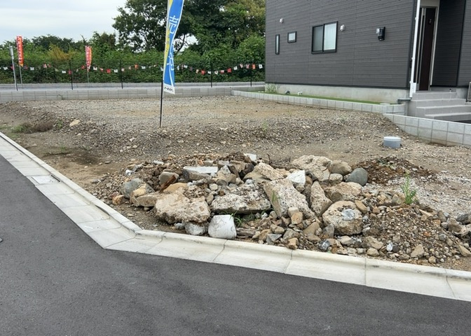 物件の詳細については、現地を見てわかること以外に、役所や法務局などで調べないとわからないことがあります。そのため、現地に行く場合は、もしこの物件を買ったらどのような生活ができるかをイメージしましょう。