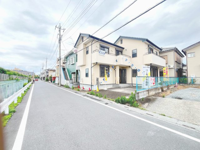 前面道路含む現地写真です
