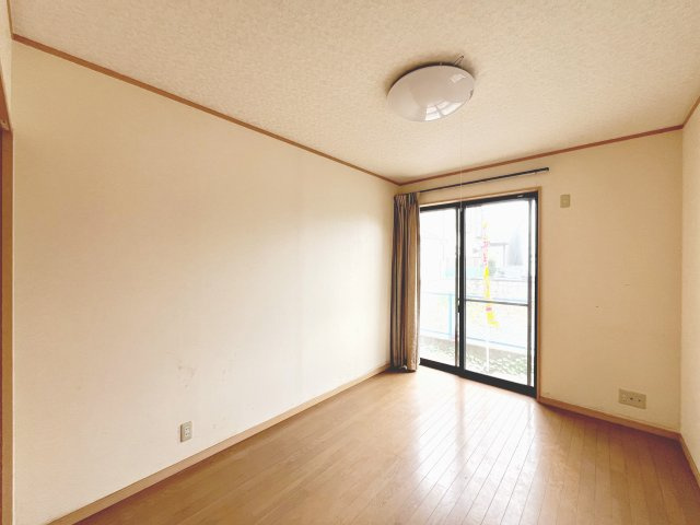 明るい洋室です