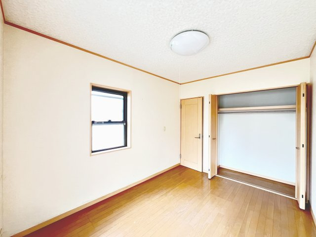 個人の部屋や寝室として使える洋室です