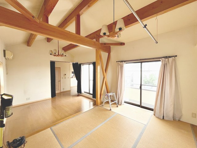 和室ならではの温かな和の空間で寛ぎの時間を過ごせます