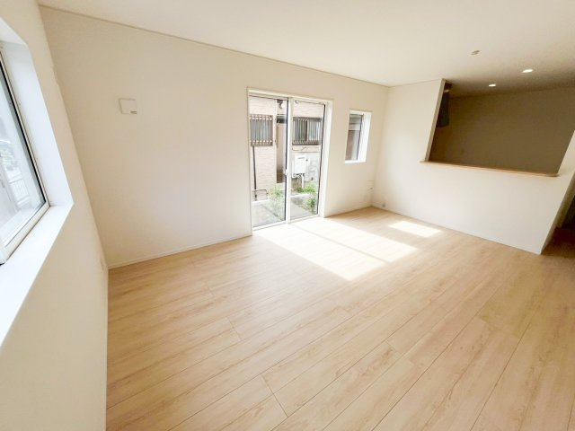 明るく開放感のあるリビングダイニングです