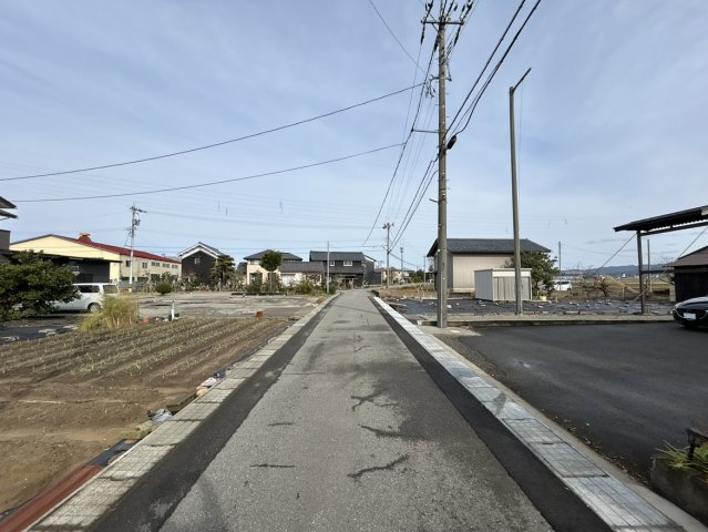 前面道路(西側)