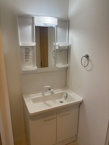 使いやすい形状の洗面台です。