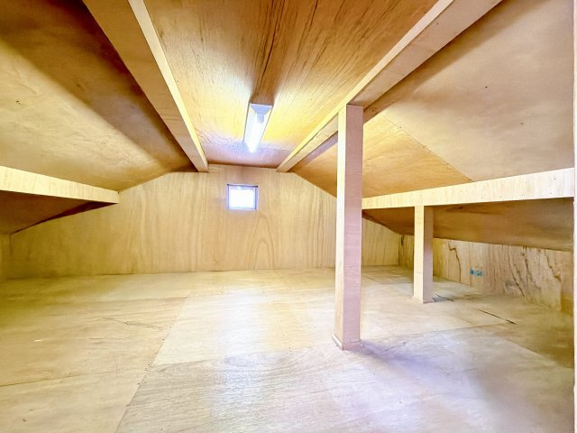 屋根裏収納