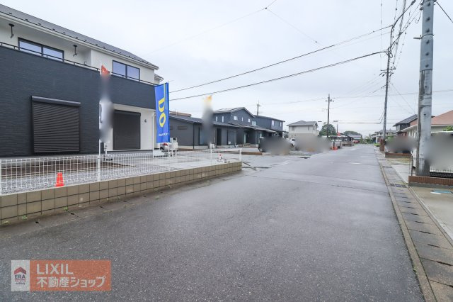 【前面道路】現地完成写真。道幅や駐車など、ご確認ください。