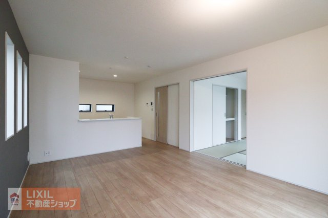 【リビングダイニング】現地完成写真。家族で過ごせるくつろぎの空間