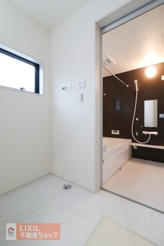 【ランドリースペース】現地完成写真。家事動線など使い勝手がよく、お洗濯がしやすいですね。