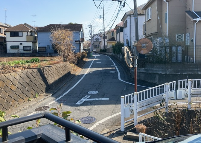 眺望を気にして物件を探す場合、前面に建物が建っていないか現地で確認しましょう！前面に建物があると景色はもちろん、日当たりや風通しにも影響が出てきます。住んだ時のことを想像しながら現地見学をしましょう。