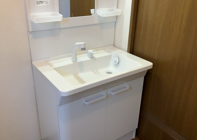 洗面化粧台では顔を洗ったり、身だしなみを整えることが本来の使い方ですが、用途によっては洗面化粧台に求められる機能が違ってくるため、ご自身や家族のライフスタイルに合ったものを選ぶことをおすすめ致します。