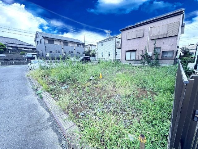 スーパーやコンビニも近く、生活便利な立地です