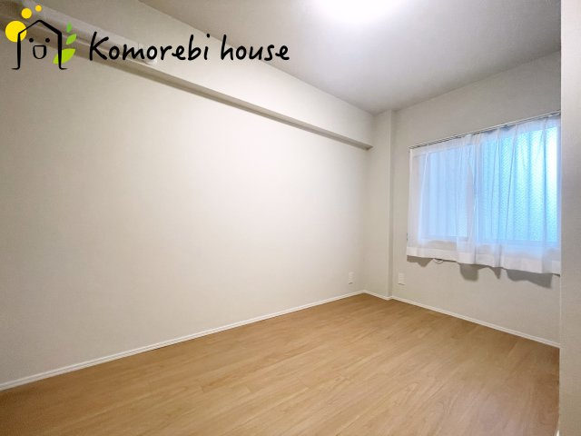 落ち着いて過ごせるお部屋なので、寝室にいかがでしょうか