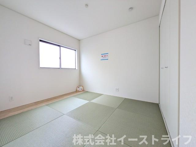 2号棟写真　和室は遮音性に優れており、フローリングよりも柔らかいため、お子様のいるファミリーに人気です