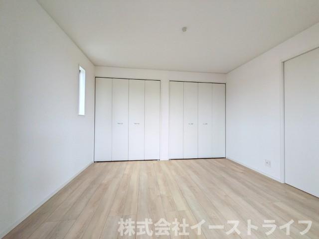 2号棟写真　フローリングのお部屋は耐久性があり傷が付きにくいので、一般的な使用ではメンテナンスはあまり必要ありません。また、汚れたらさっとふき取るだけで、きれいな場外を保つことができます。
