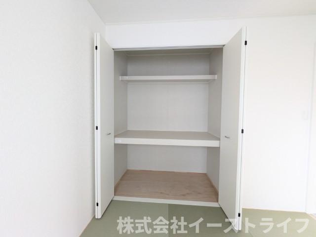 2号棟写真　和室には押入れが付いてるので、来客用の布団も収納できます！
