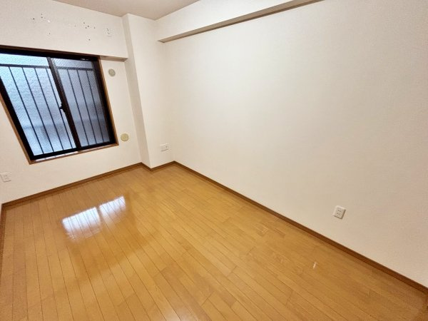 洋室部分（約7.5帖、クローゼット付）