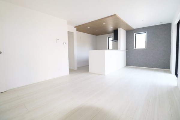 【郡山市菜根３丁目　　　１号棟　　　桜小学校、郡山第３中学区の居間】