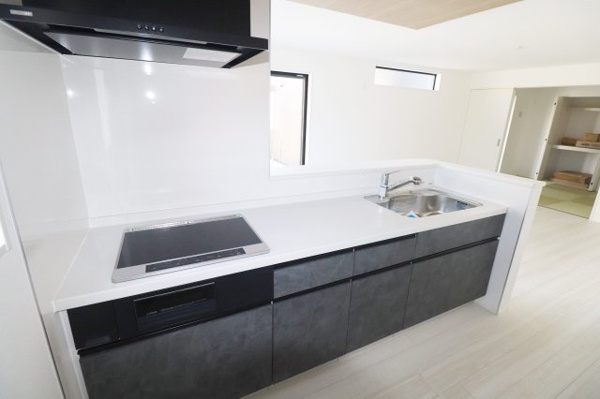 【郡山市菜根３丁目　　　１号棟　　　桜小学校、郡山第３中学区のキッチン】