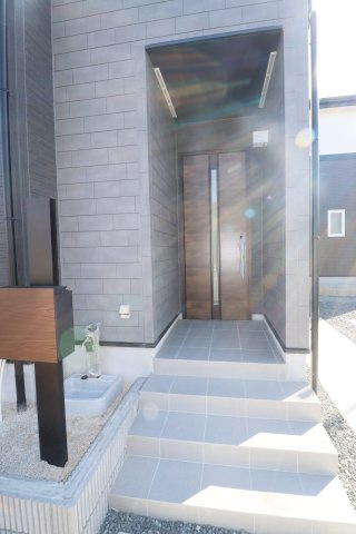 【郡山市菜根３丁目　　　１号棟　　　桜小学校、郡山第３中学区の玄関】