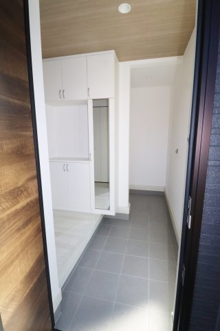 【郡山市菜根３丁目　　　１号棟　　　桜小学校、郡山第３中学区の玄関】