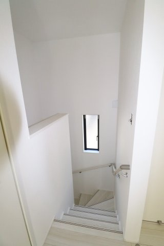 【郡山市菜根３丁目　　　１号棟　　　桜小学校、郡山第３中学区の洋室】