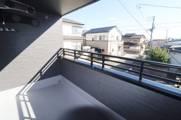 【郡山市菜根３丁目　　　１号棟　　　桜小学校、郡山第３中学区のバルコニー】