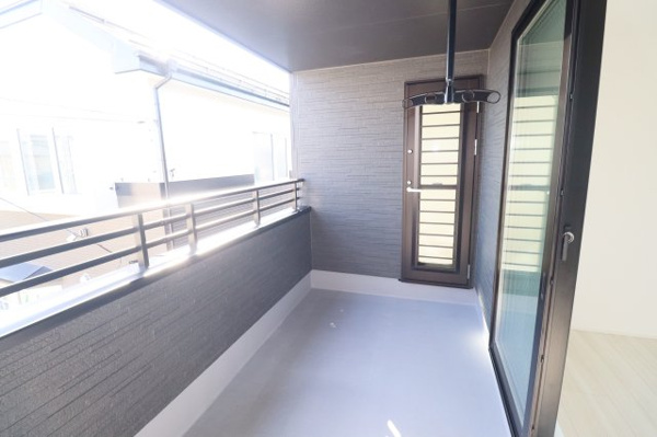 【郡山市菜根３丁目　　　１号棟　　　桜小学校、郡山第３中学区のバルコニー】