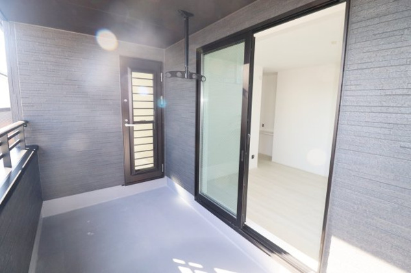 【郡山市菜根３丁目　　　１号棟　　　桜小学校、郡山第３中学区の洋室】