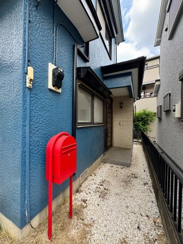 アクセントにになる赤いポストがおしゃれ♪