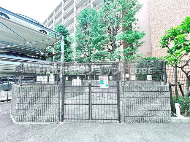 共有部分は、住民なら誰もが使える設備のこと。例えば廊下・外部階段やエントランス・ゴミ置き場などがあります。