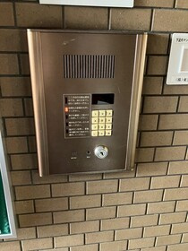 毎日通るエントランスはこのようになっています