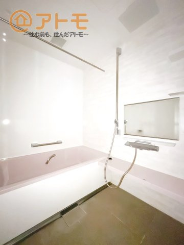 お風呂で日々の疲れを落としましょう♪スタイリッシュなお風呂になっています！