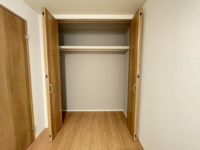 大容量のクローゼットは、衣装持ちの方でも安心。　