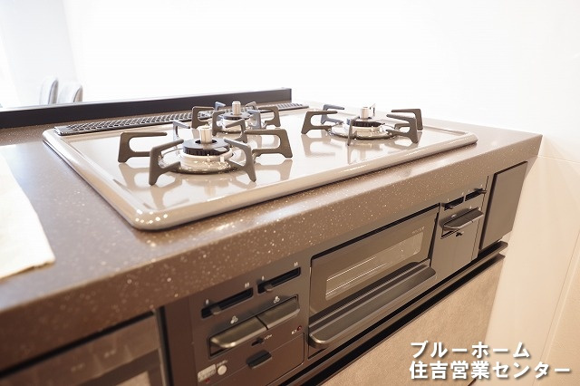お料理が楽しくなる3口コンロ・グリル付き！