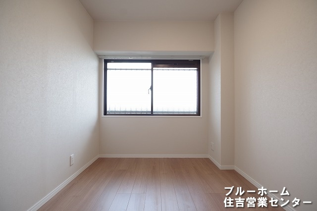 約5帖の洋室です！お部屋には収納や窓があります！