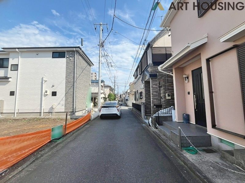 前面道路含む現地写真です
