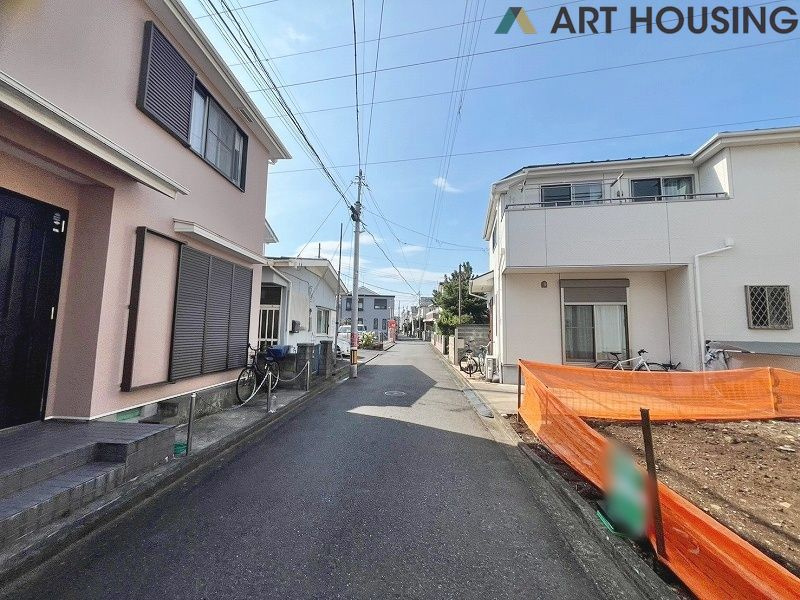 前面道路含む現地写真です