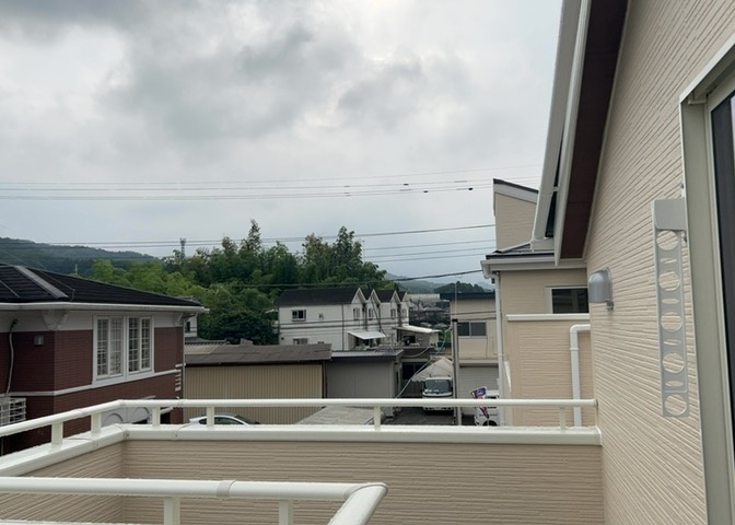 眺望を気にして物件を探す場合、前面に建物が建っていないか現地で確認しましょう！前面に建物があると景色はもちろん、日当たりや風通しにも影響が出てきます。住んだ時のことを想像しながら現地見学をしましょう。
