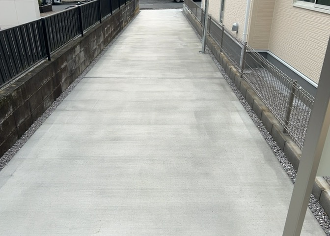 駐車場と明記されていても、最小スペースでつくられた駐車場だと大型車は駐車できなかったり、出入りしにくくなったりする可能性があります。お車のサイズと購入したい物件の駐車場のサイズを現地で確認しましょう。