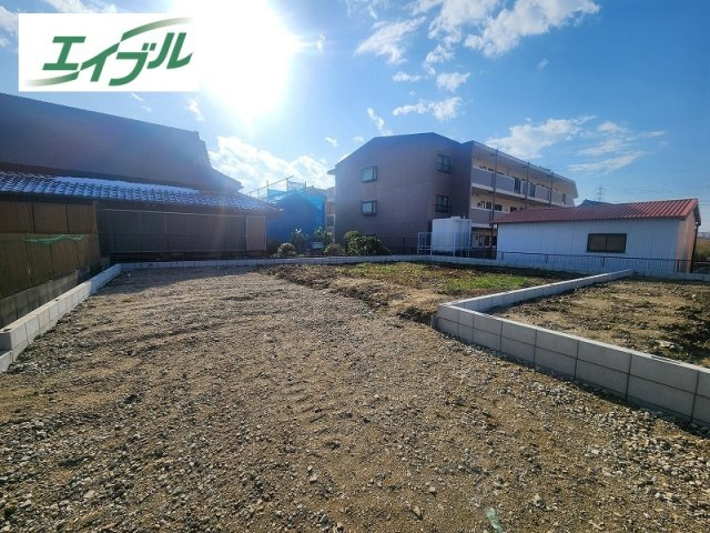 名鉄犬山線「岩倉」駅まで　バスで8分。バス停まで徒歩5分。