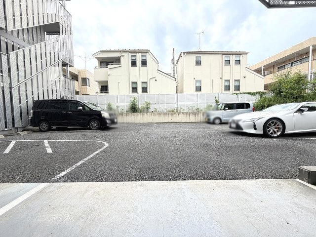 居住者用駐車場　※空き状況は管理会社要確認。