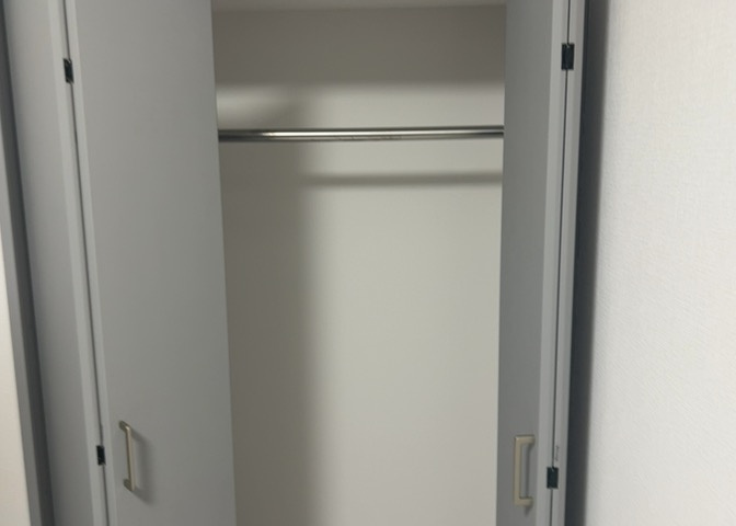 デザイン性を重視しすぎて収納が少なかった！なんてことにならないため、事前に現地で収納の数を確認しておくことをお勧めします。クローゼット以外にも床下収納や屋根裏収納、パントリーなどもチェックしましょう。
